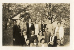 1945-reunion-women